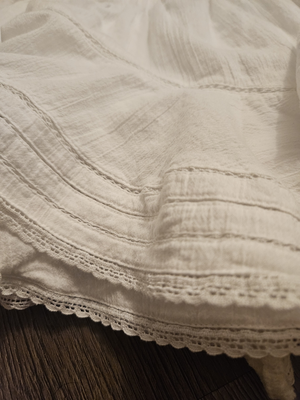 Aerie White Ruffle Skirt Skorts. Size Medium. - Picture 4 of 4